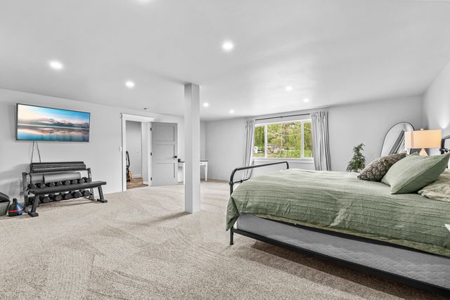 4131 W Griffin Creek Road, Medford, OR 97501