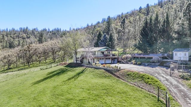 4131 W Griffin Creek Road, Medford, OR 97501