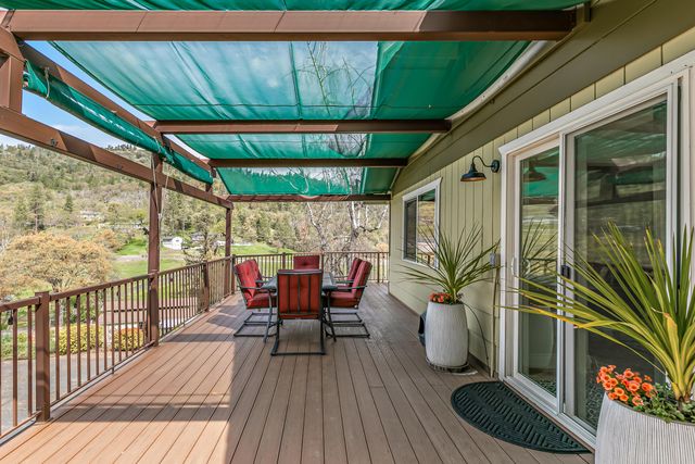 4131 W Griffin Creek Road, Medford, OR 97501