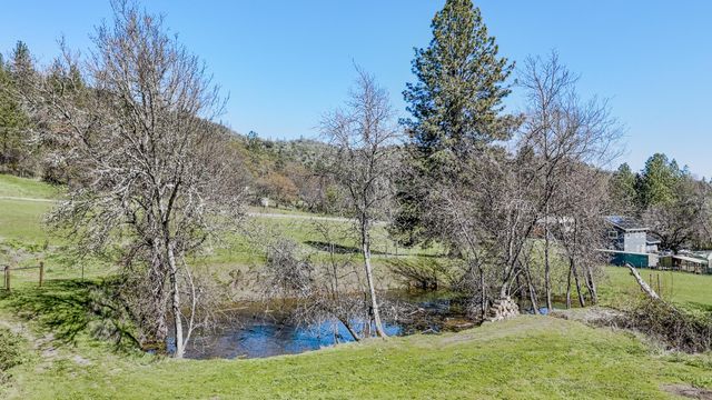 4131 W Griffin Creek Road, Medford, OR 97501