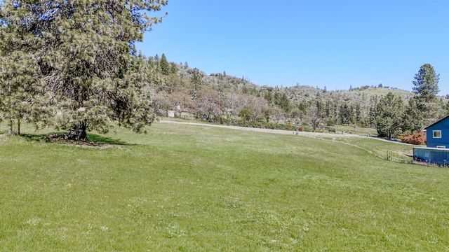 4131 W Griffin Creek Road, Medford, OR 97501