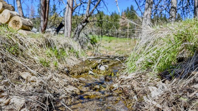 4131 W Griffin Creek Road, Medford, OR 97501