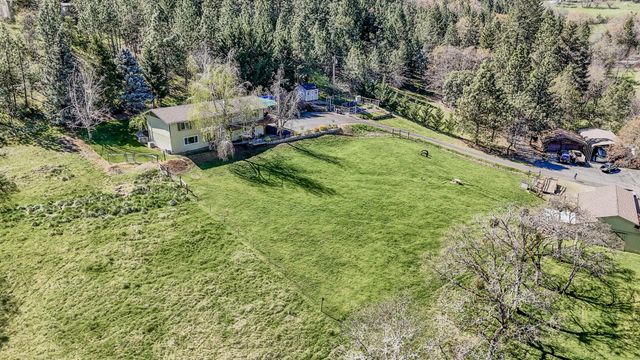 4131 W Griffin Creek Road, Medford, OR 97501
