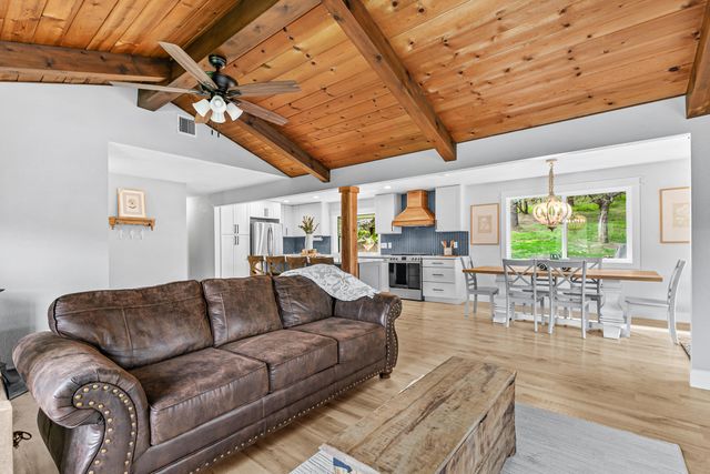 4131 W Griffin Creek Road, Medford, OR 97501