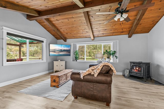 4131 W Griffin Creek Road, Medford, OR 97501