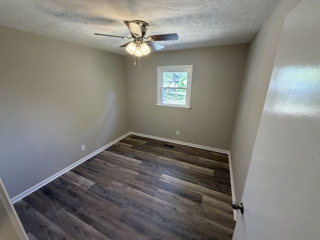 2118 Lambert Dr, Westmoreland, TN 37186