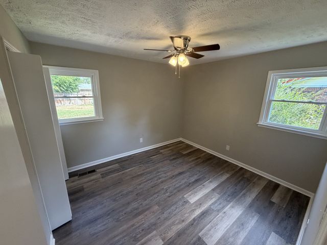 2118 Lambert Dr, Westmoreland, TN 37186