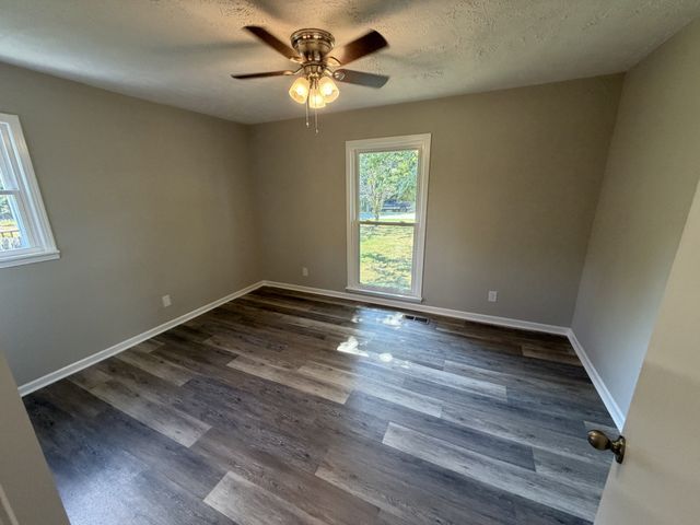 2118 Lambert Dr, Westmoreland, TN 37186