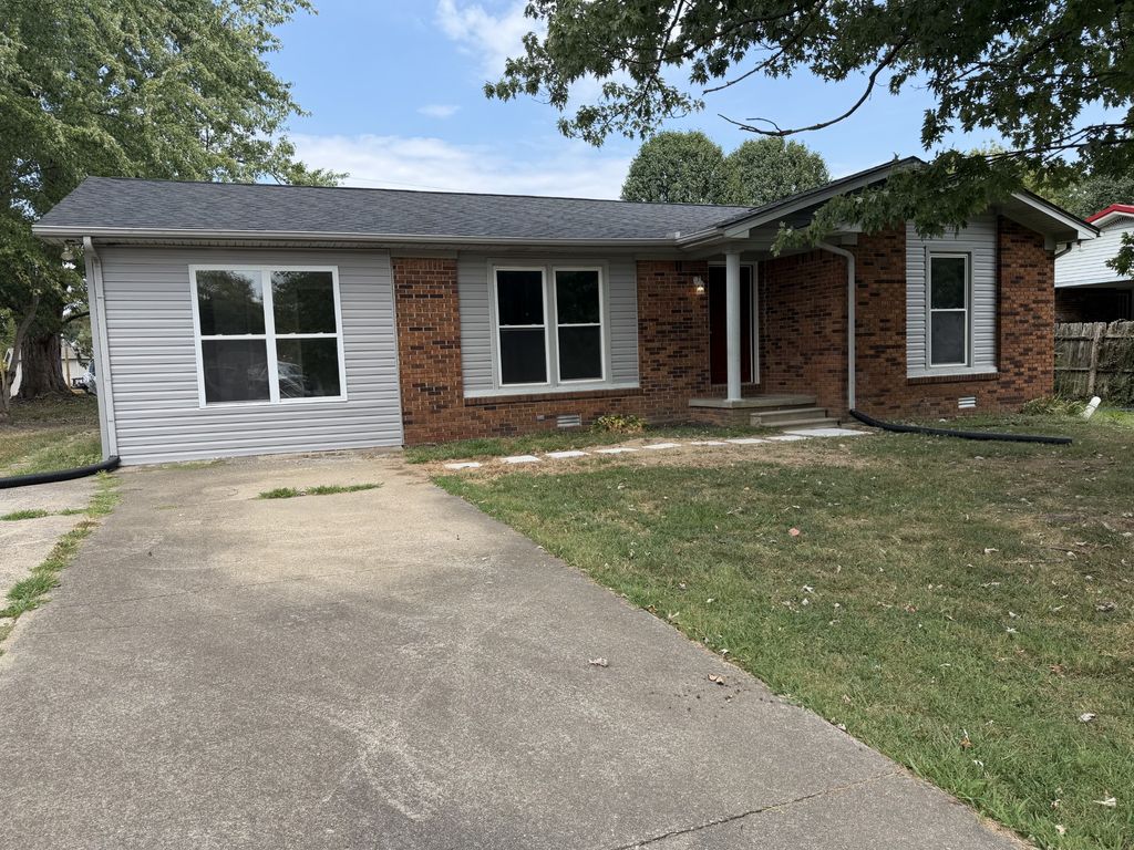 2118 Lambert Dr, Westmoreland, TN 37186