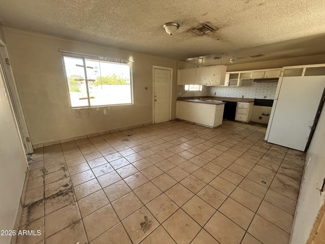 6438 W MONTEBELLO Avenue, Glendale, AZ 85301