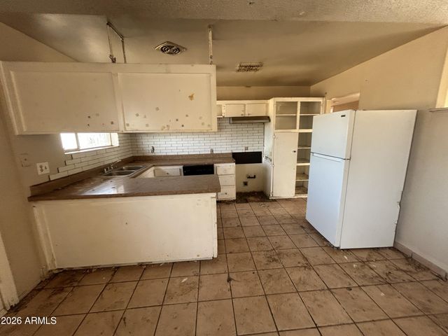 6438 W MONTEBELLO Avenue, Glendale, AZ 85301