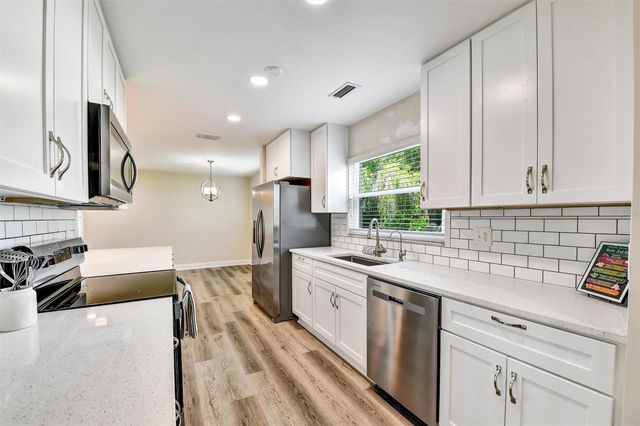 8403 LOPEZ DRIVE, Tampa, FL 33615