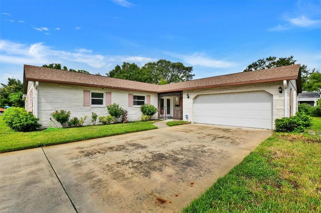 8403 LOPEZ DRIVE, Tampa, FL 33615
