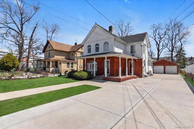 38 5th Street, Valley Stream, NY 11581