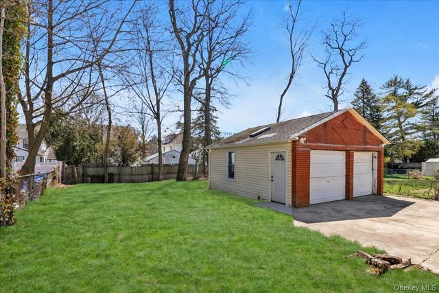 38 5th Street, Valley Stream, NY 11581