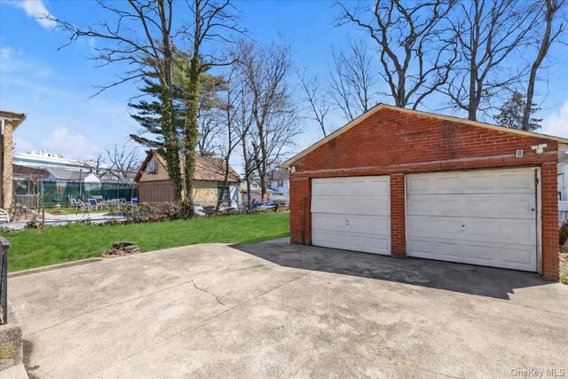 38 5th Street, Valley Stream, NY 11581