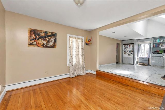 38 5th Street, Valley Stream, NY 11581