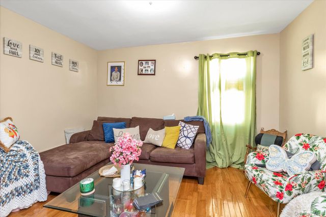 38 5th Street, Valley Stream, NY 11581