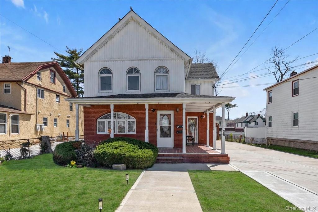 38 5th Street, Valley Stream, NY 11581