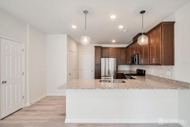 628 Sadie Circle, New Brunswick, NJ 08901