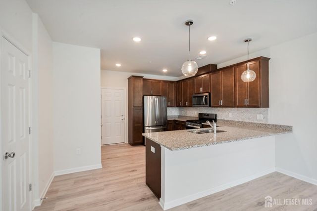 628 Sadie Circle, New Brunswick, NJ 08901