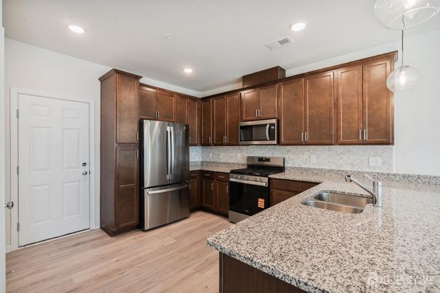 628 Sadie Circle, New Brunswick, NJ 08901