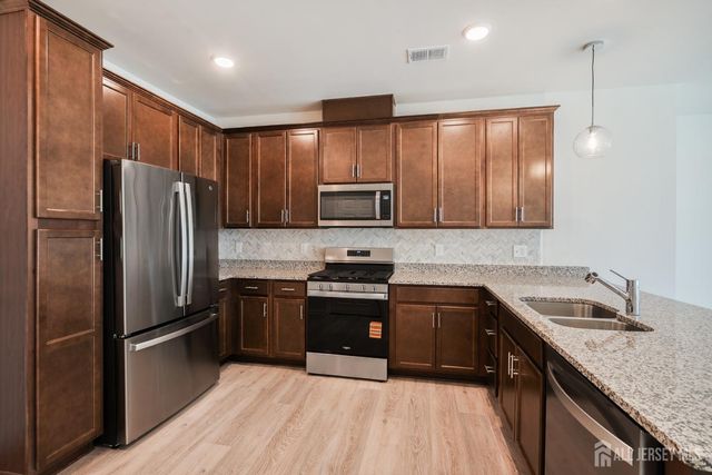 628 Sadie Circle, New Brunswick, NJ 08901