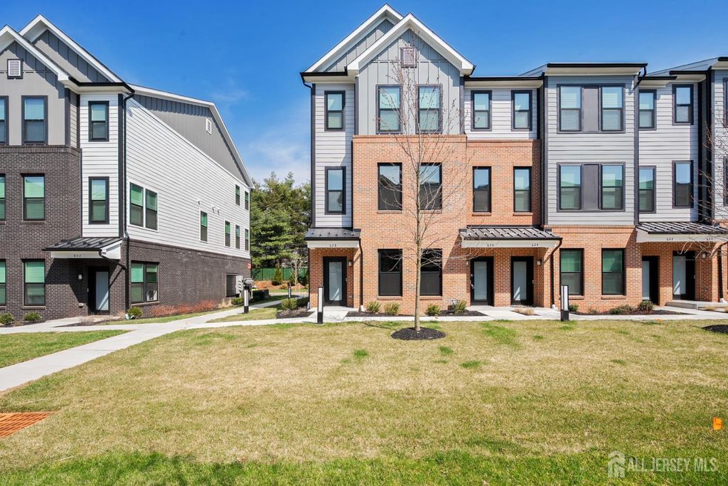 628 Sadie Circle, New Brunswick, NJ 08901