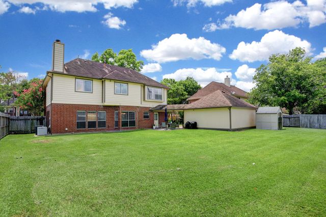 1611 Falcon Ridge Boulevard, Friendswood, TX 77546