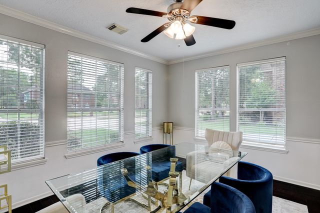 1611 Falcon Ridge Boulevard, Friendswood, TX 77546