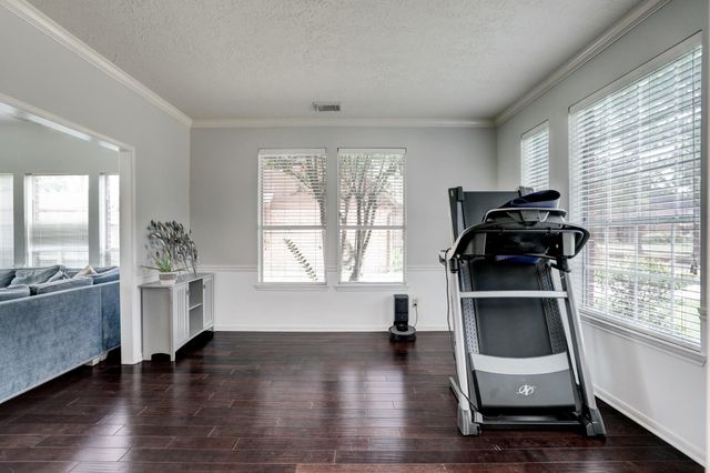 1611 Falcon Ridge Boulevard, Friendswood, TX 77546