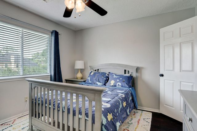 1611 Falcon Ridge Boulevard, Friendswood, TX 77546