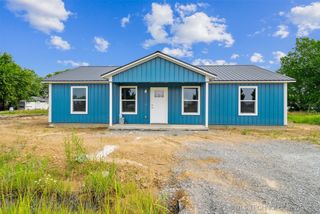 112 E Loy Avenue, Chouteau, OK 74337