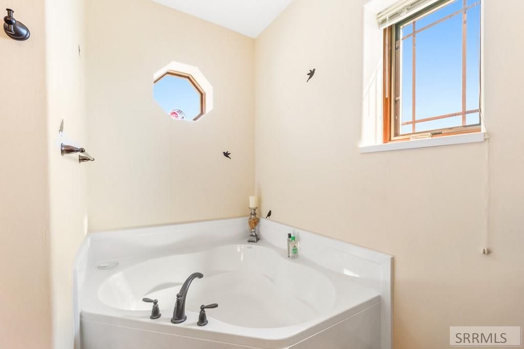 Image 18 of property listing at 2220 Aspen Hollow Rd, Bedford, WY 83112