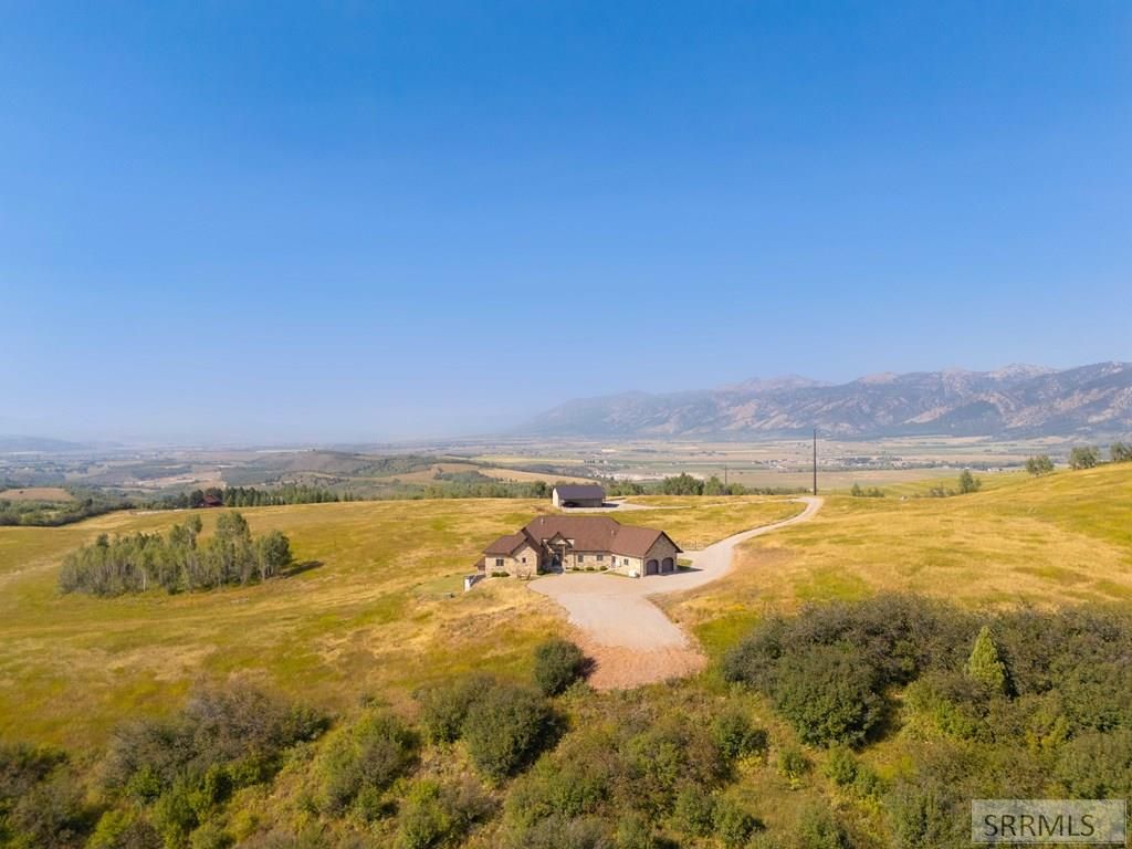 Image 33 of property listing at 2220 Aspen Hollow Rd, Bedford, WY 83112