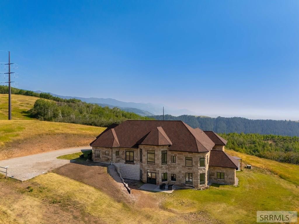 Image 4 of property listing at 2220 Aspen Hollow Rd, Bedford, WY 83112