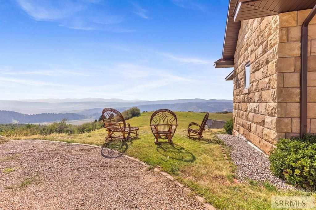 Image 5 of property listing at 2220 Aspen Hollow Rd, Bedford, WY 83112