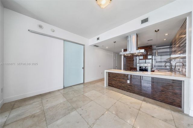 1100 Biscayne Blvd 3103, Miami, FL 33132