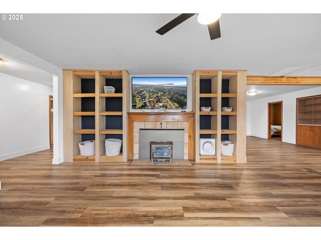 321 N HOLLADAY Dr, Seaside, OR 97138