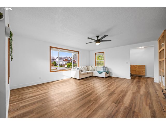 321 N HOLLADAY Dr, Seaside, OR 97138