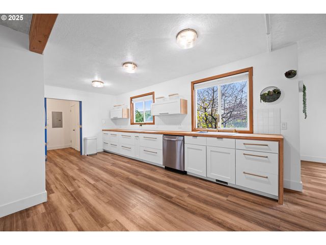 321 N HOLLADAY Dr, Seaside, OR 97138