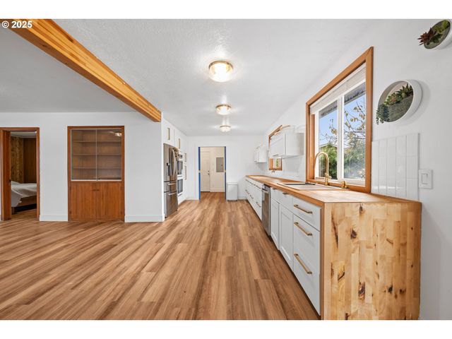 321 N HOLLADAY Dr, Seaside, OR 97138