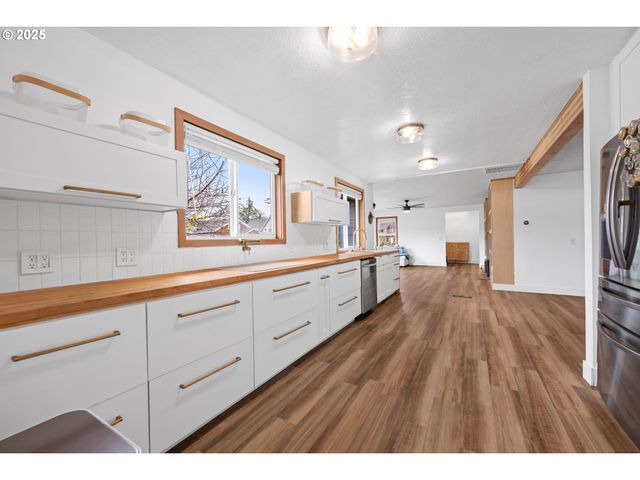 321 N HOLLADAY Dr, Seaside, OR 97138