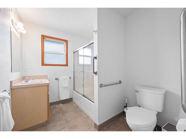 321 N HOLLADAY Dr, Seaside, OR 97138