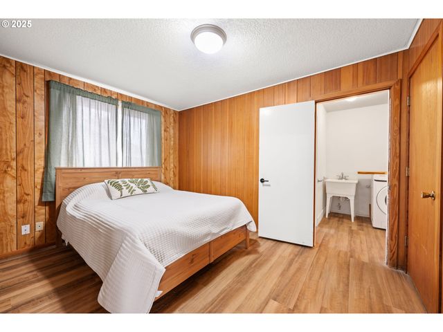 321 N HOLLADAY Dr, Seaside, OR 97138