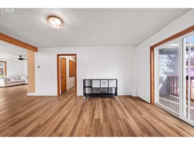 321 N HOLLADAY Dr, Seaside, OR 97138