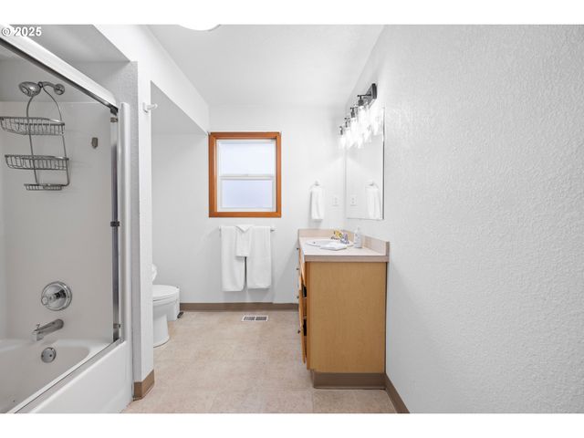 321 N HOLLADAY Dr, Seaside, OR 97138