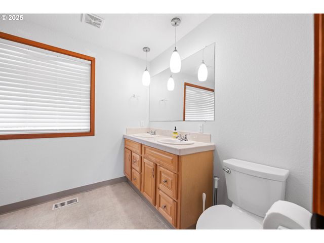 321 N HOLLADAY Dr, Seaside, OR 97138