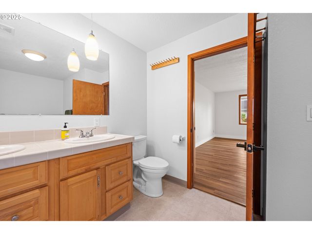 321 N HOLLADAY Dr, Seaside, OR 97138