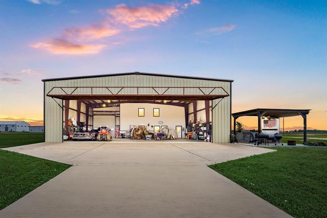 7813 Meteor Drive, Sealy, TX 77474